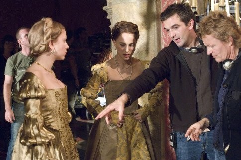 Natalie Portman, Justin Chadwick, Scarlett Johansson, and Deborah Saban in Ещё одна из рода Болейн (2008)