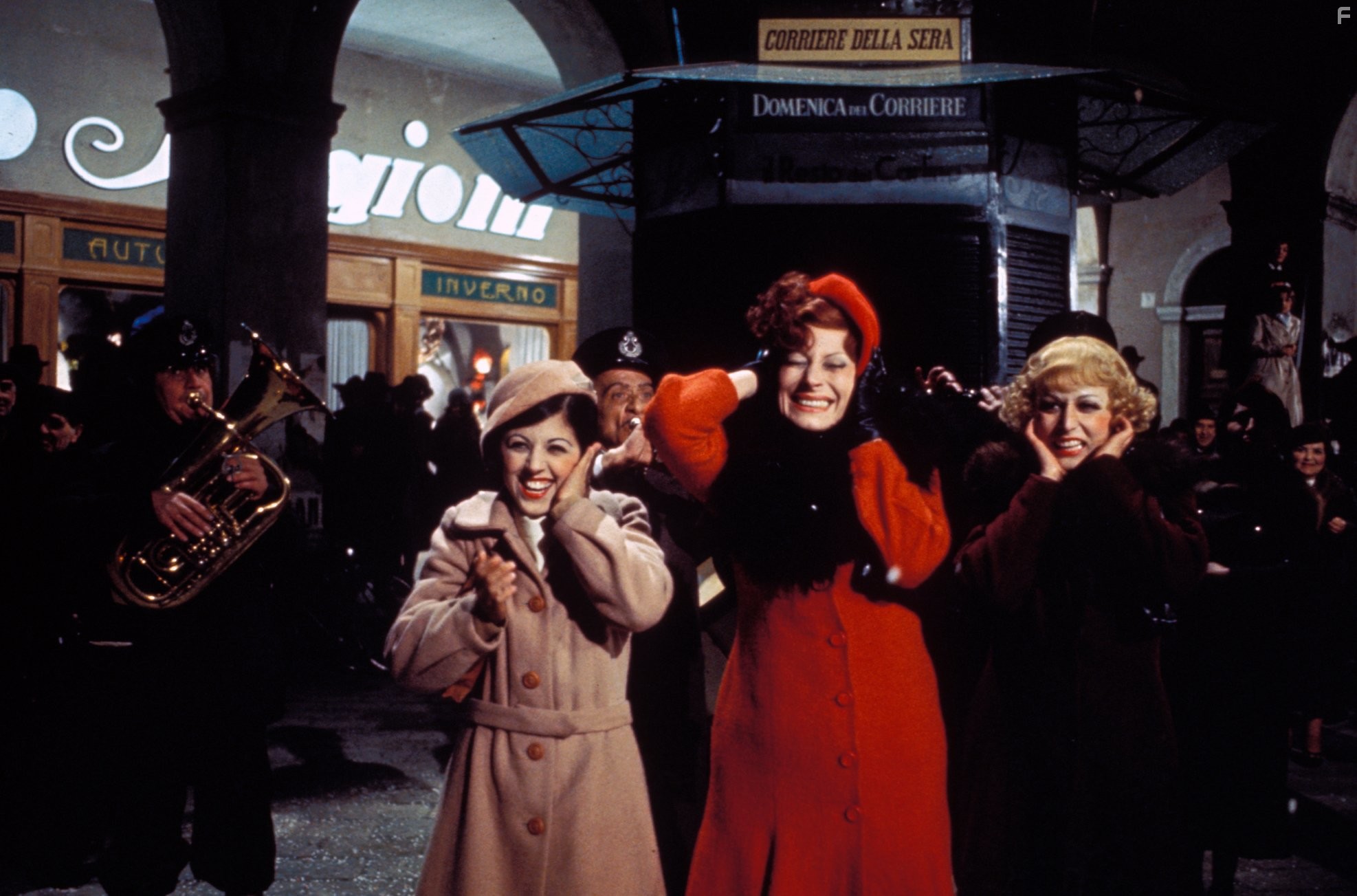 Magali No?l in Амаркорд (1973)