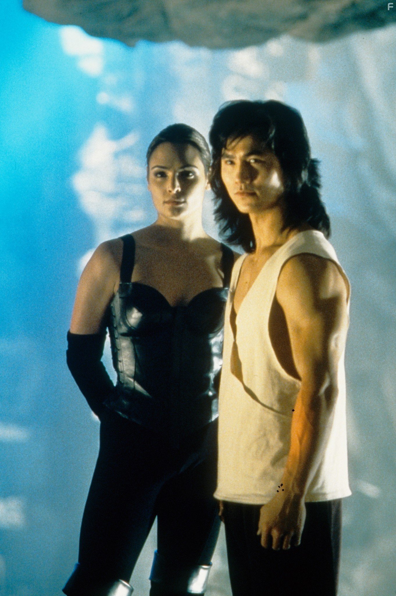 Talisa Soto and Robin Shou in Смертельная битва 2: Истребление (1997)