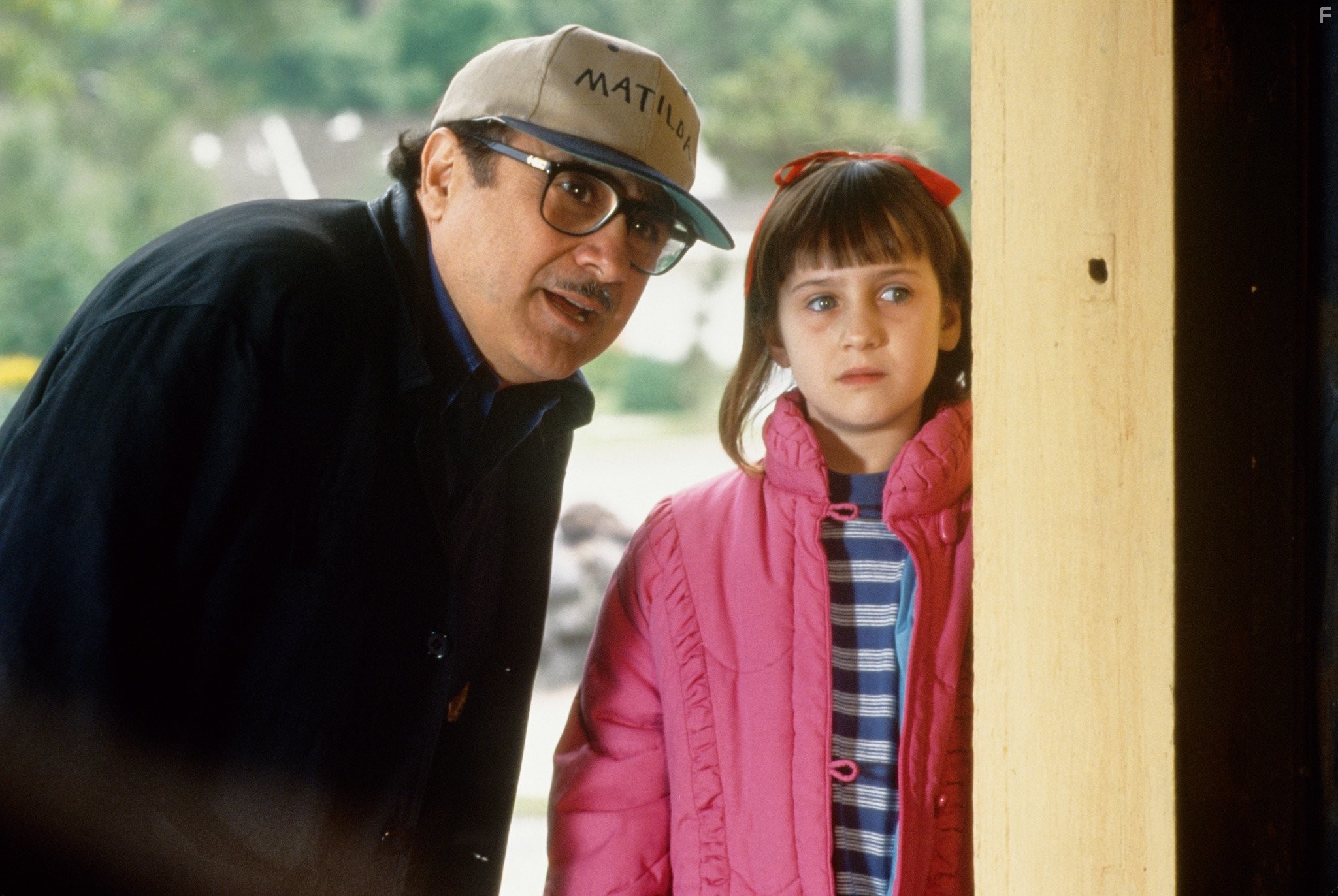 Danny DeVito and Mara Wilson in Матильда (1996)