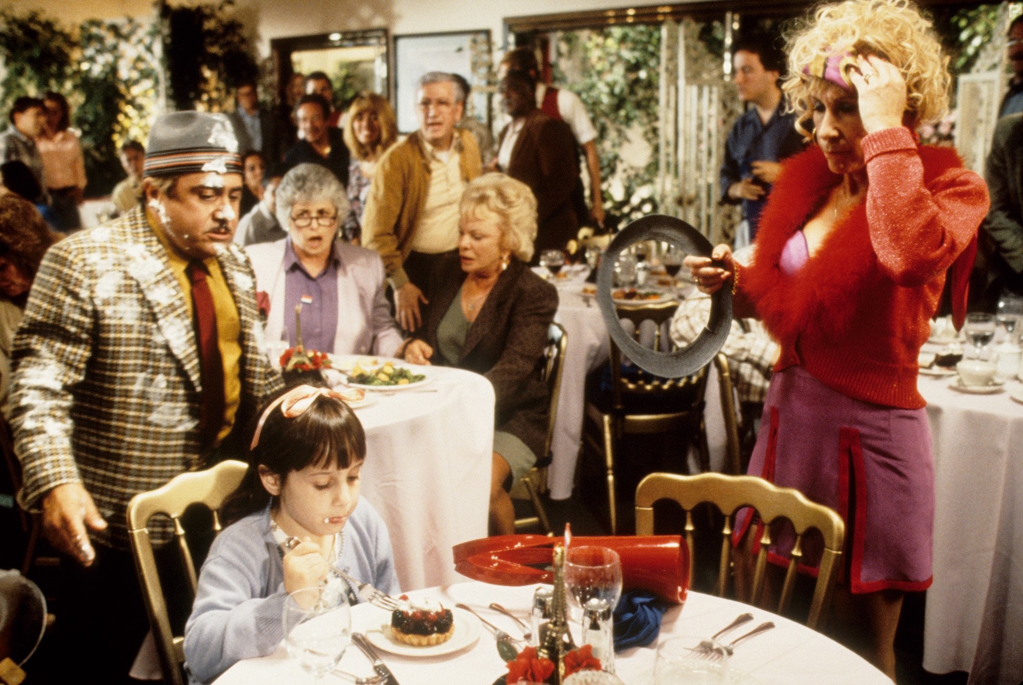 Danny DeVito, Rhea Perlman, and Mara Wilson in Матильда (1996)