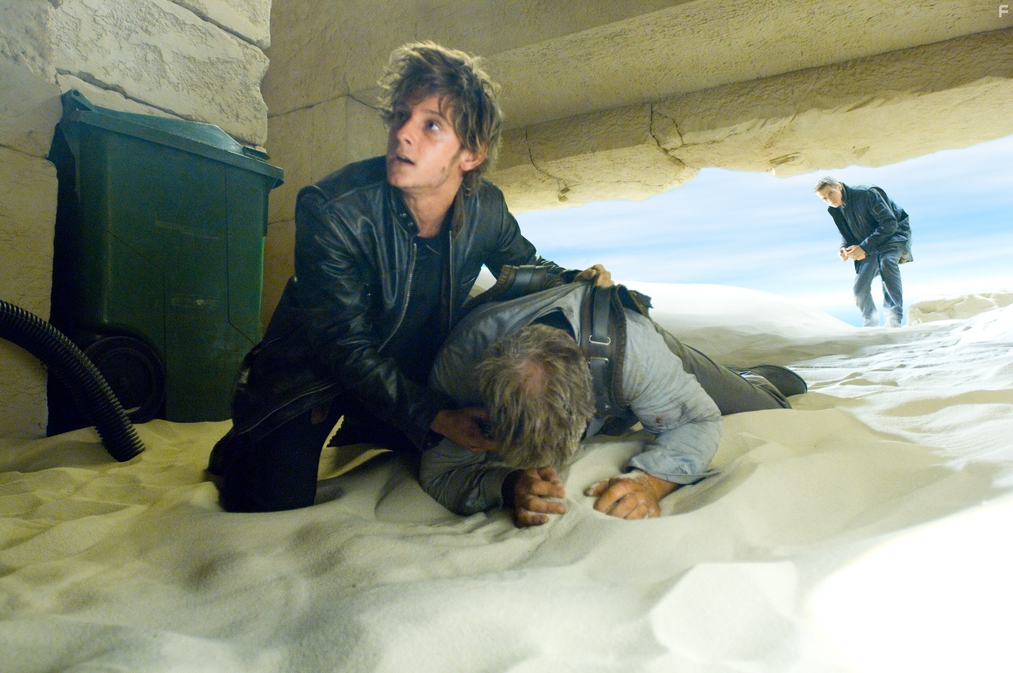 Jamie Bell and Hayden Christensen in Телепорт (2008)