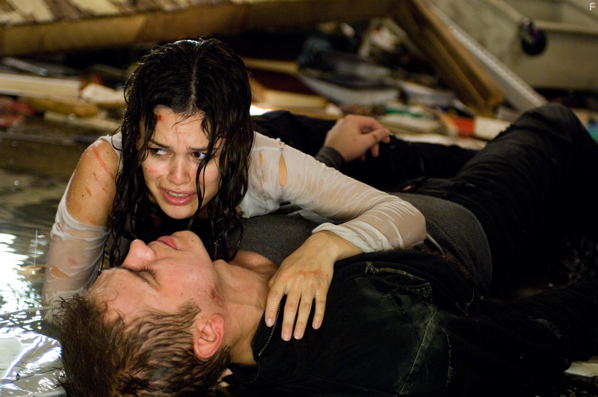Hayden Christensen and Rachel Bilson in Телепорт (2008)