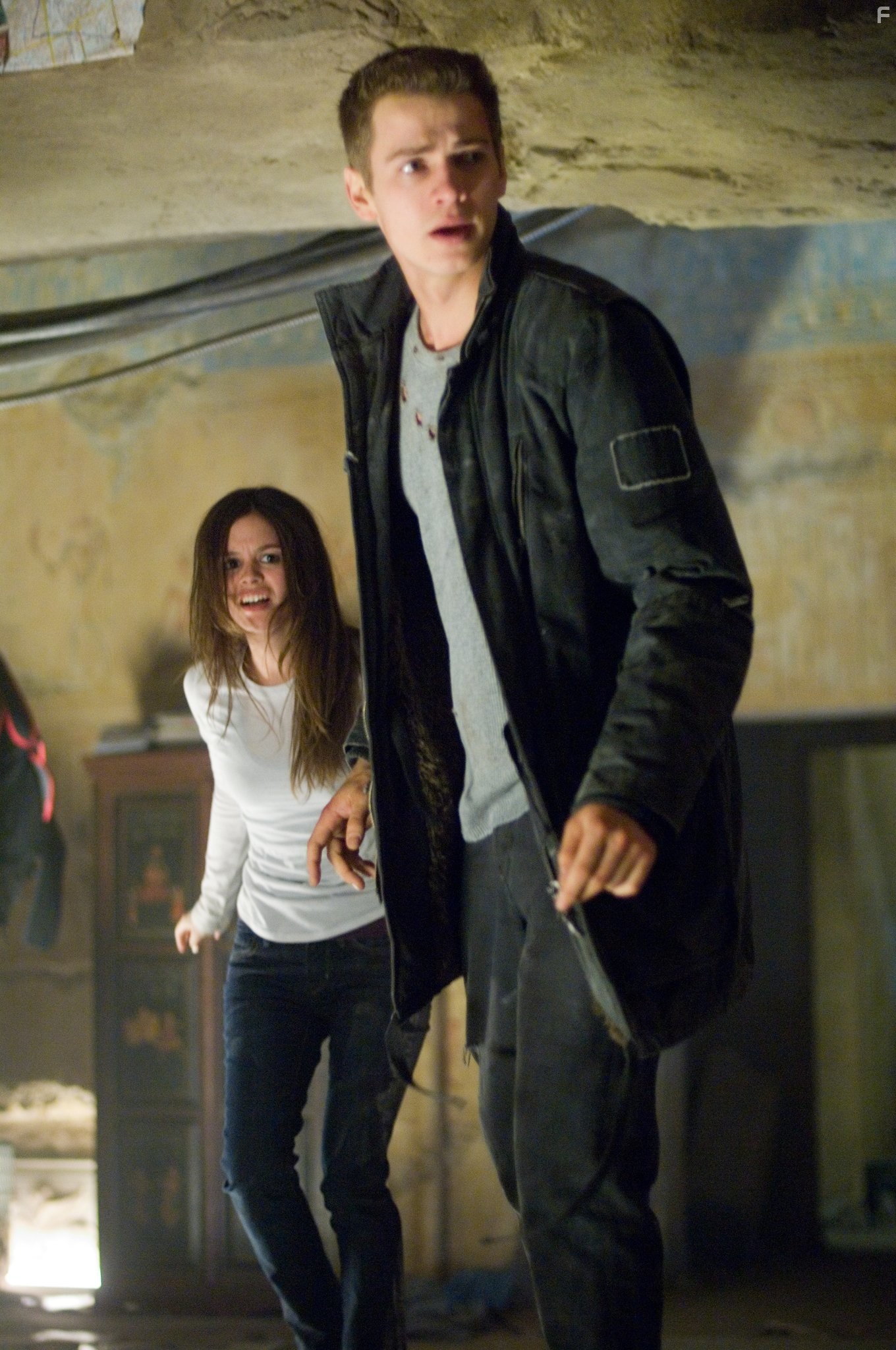 Hayden Christensen and Rachel Bilson in Телепорт (2008)