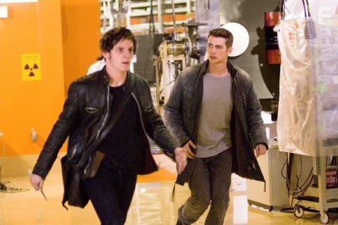 Jamie Bell and Hayden Christensen in Телепорт (2008)