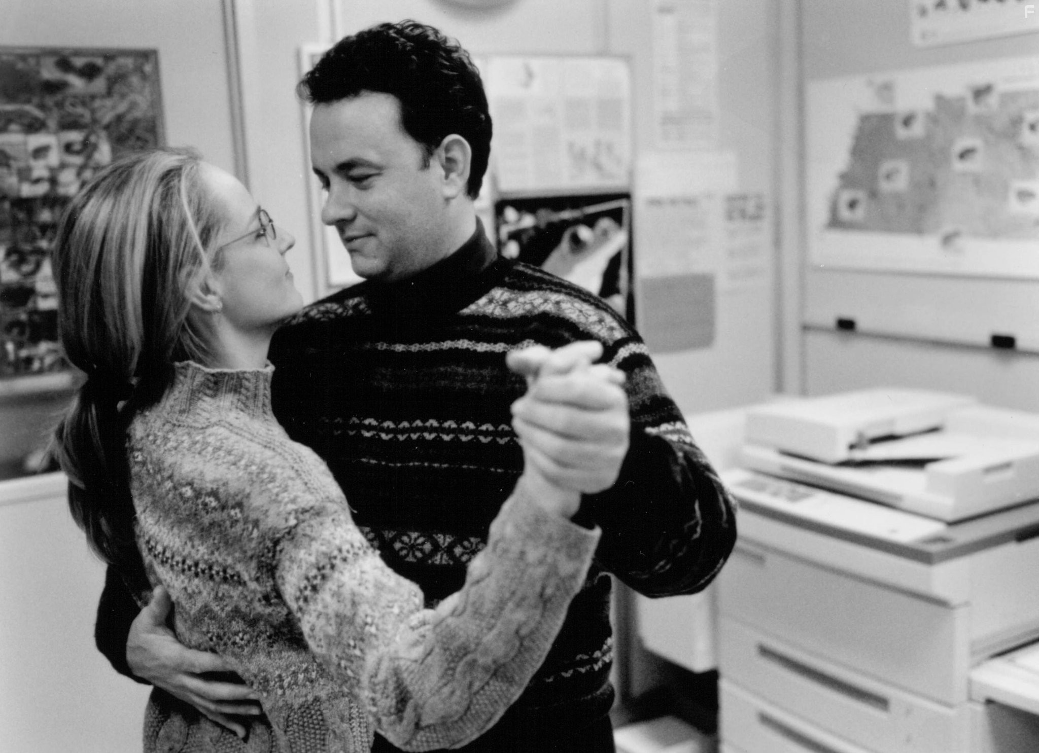 Tom Hanks and Helen Hunt in Изгой (2000)