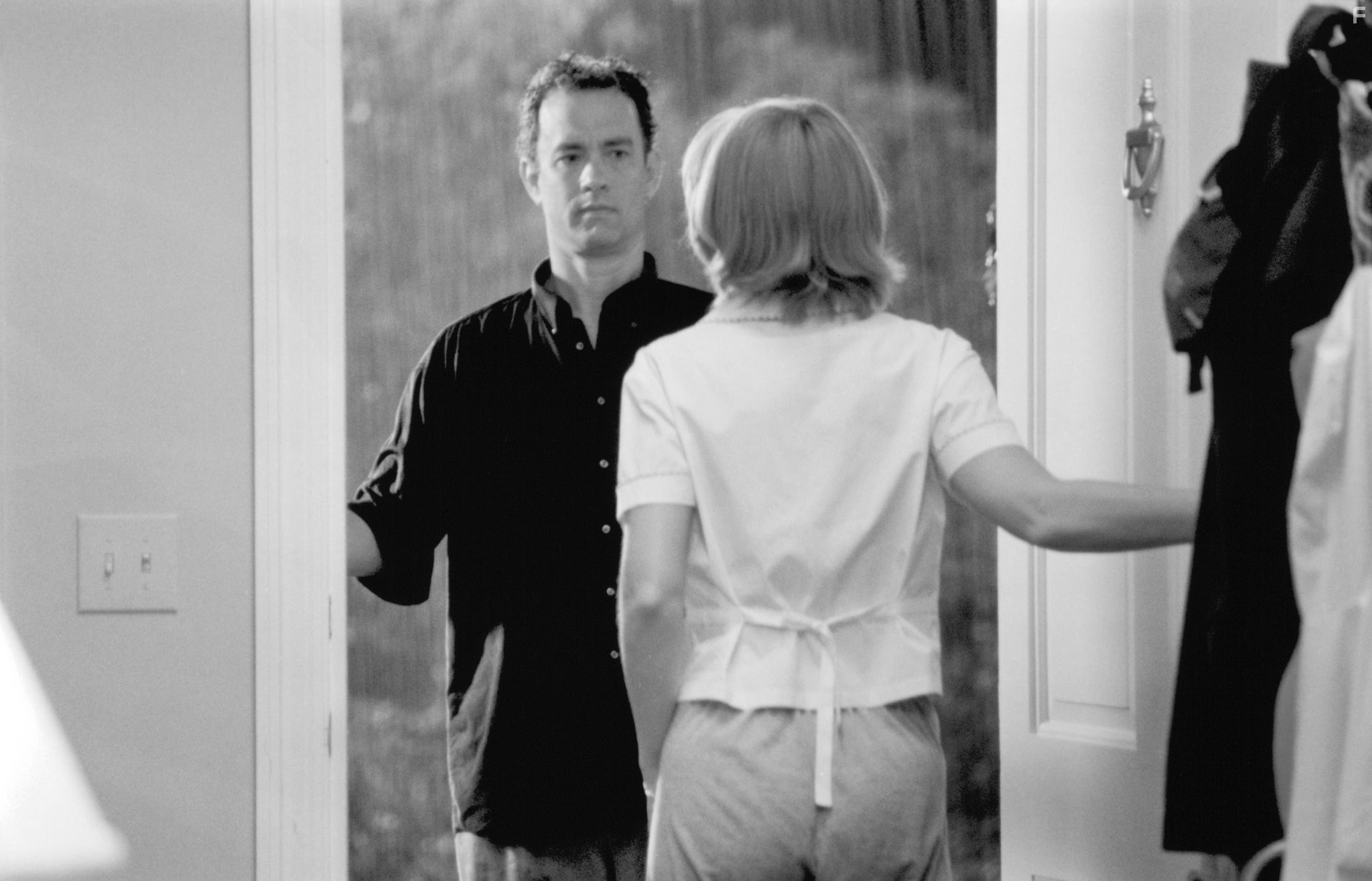 Tom Hanks and Helen Hunt in Изгой (2000)