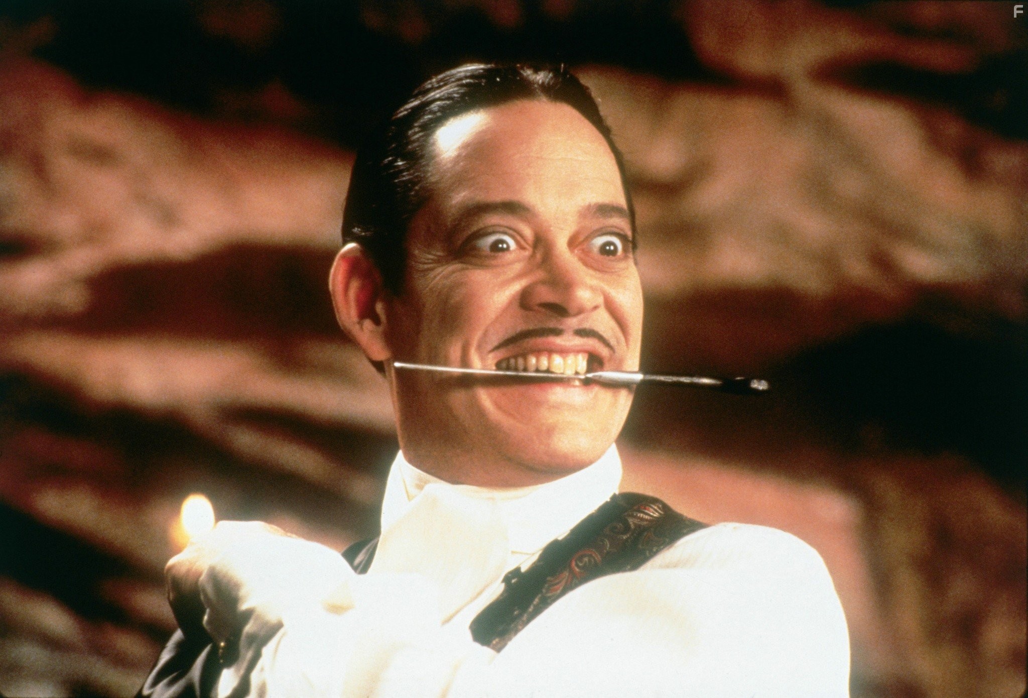 Raul Julia in Ценности семейки Аддамс (1993)