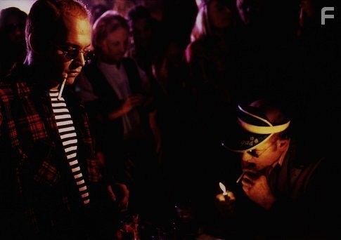 Johnny Depp and Hunter S. Thompson in Cтрах и ненависть в Лас-Вегасе (1998)