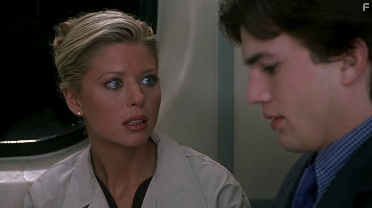 Ashton Kutcher and Tara Reid in Дочь моего босса (2003)