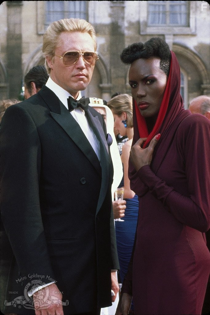 Christopher Walken and Grace Jones in Вид на убийство (1985)