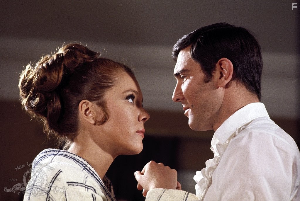 Diana Rigg and George Lazenby in На секретной службе Ее Величества (1969)