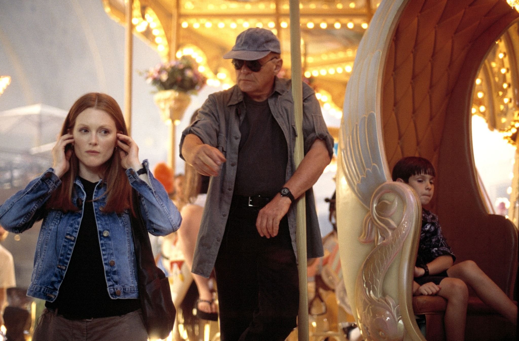 Anthony Hopkins and Julianne Moore in Ганнибал (2001)