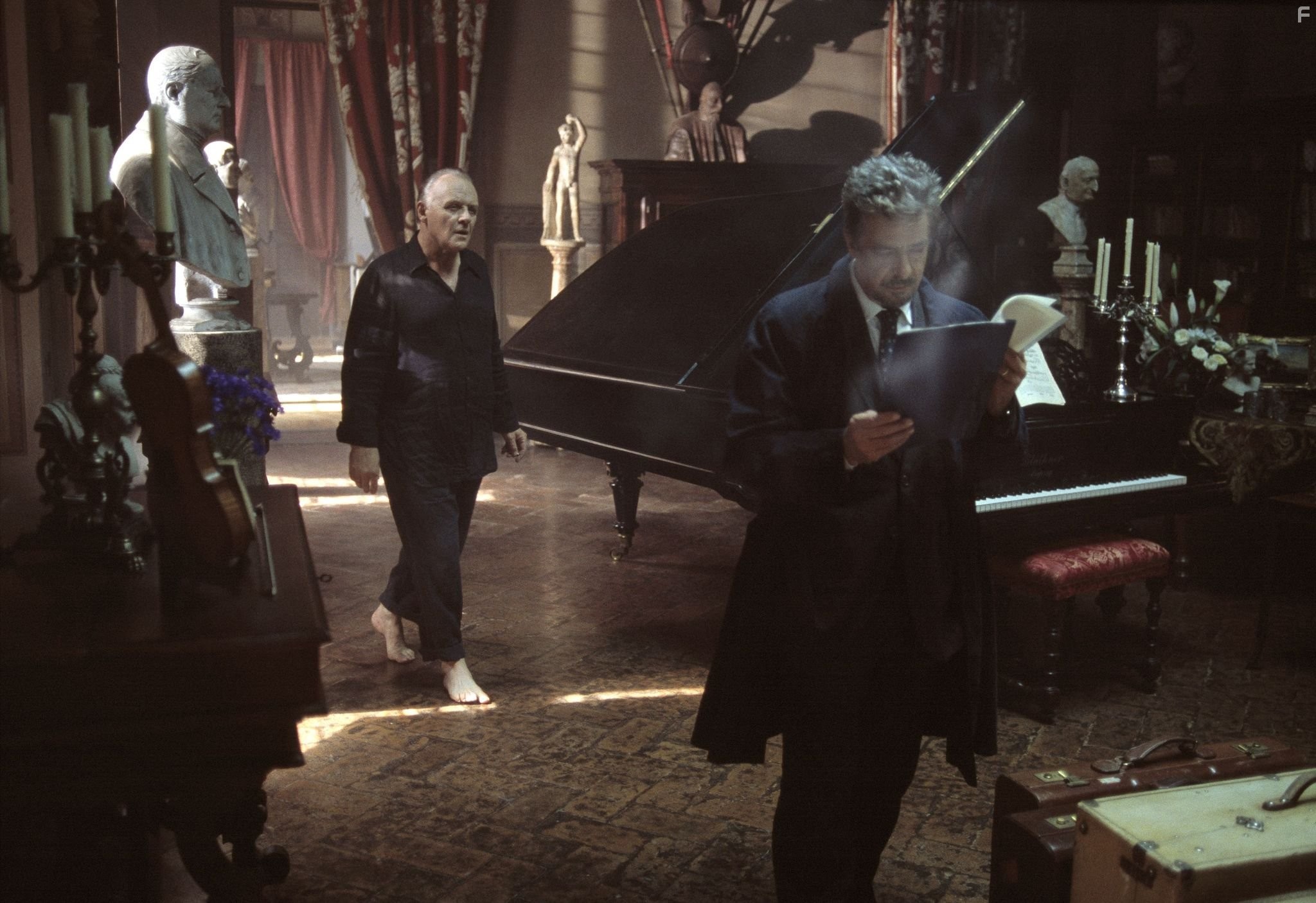 Anthony Hopkins and Giancarlo Giannini in Ганнибал (2001)