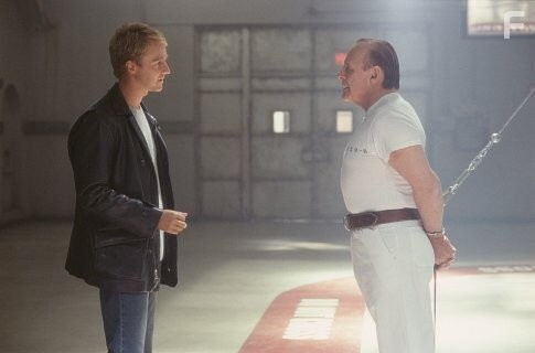 Anthony Hopkins and Edward Norton in Красный Дракон (2002)