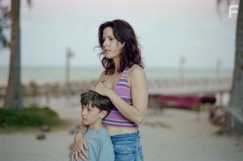 Mary-Louise Parker and Tyler Patrick Jones in Красный Дракон (2002)