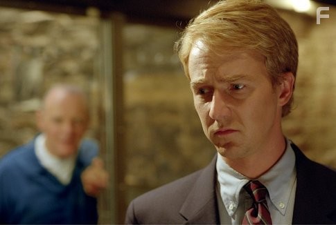 Anthony Hopkins and Edward Norton in Красный Дракон (2002)