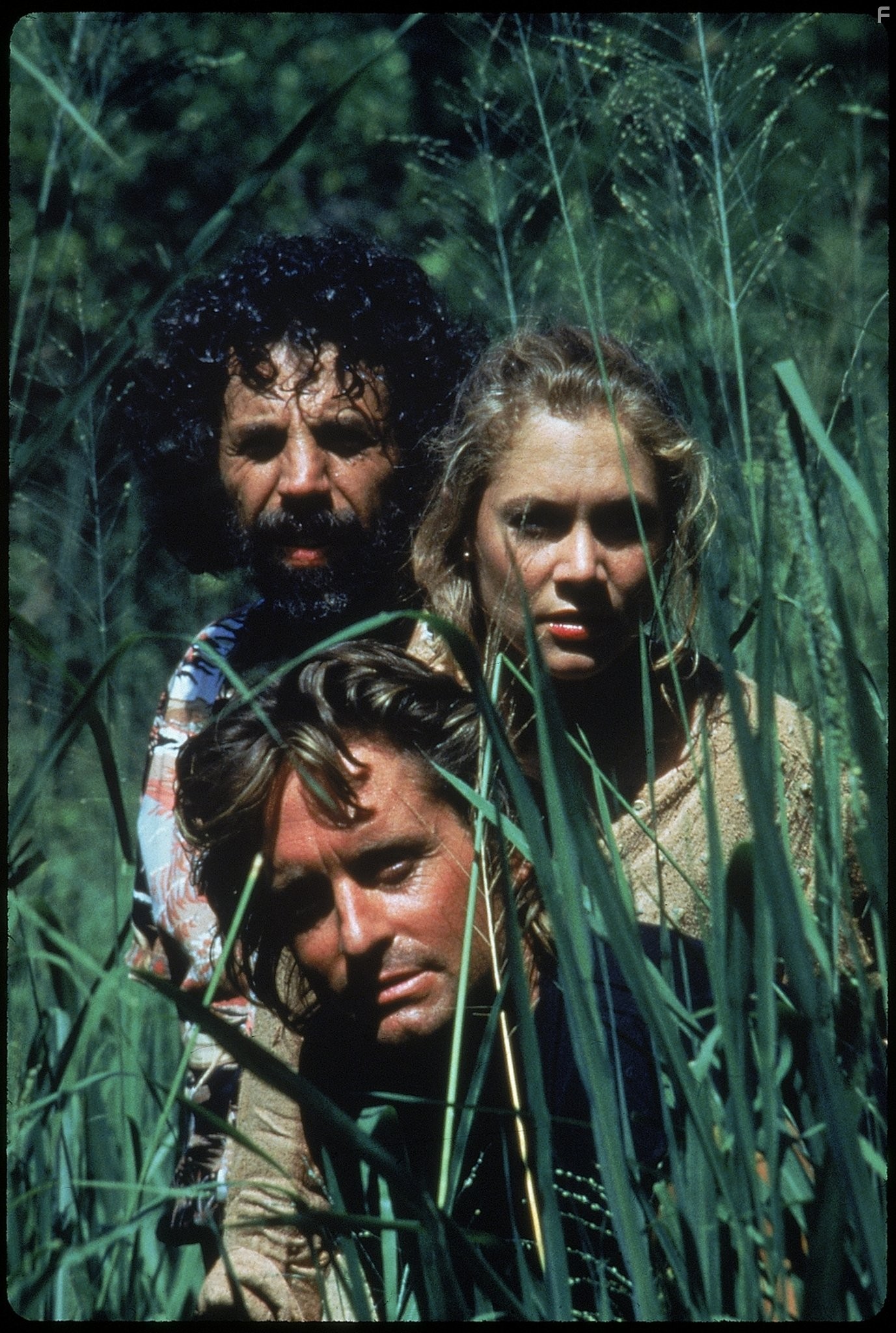 Michael Douglas, Kathleen Turner, and Alfonso Arau in Роман с камнем (1984)
