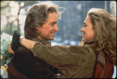 Michael Douglas and Kathleen Turner in Роман с камнем (1984)