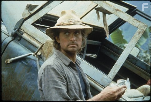 Michael Douglas in Роман с камнем (1984)