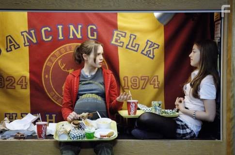 Ellen Page and Olivia Thirlby in Джуно (2007)
