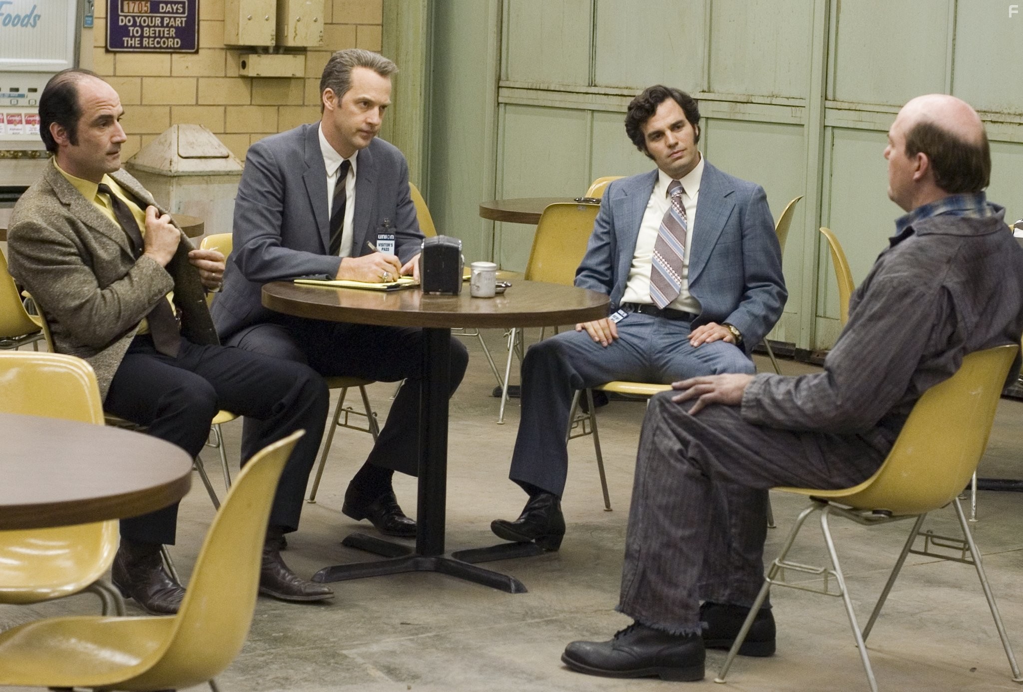 Anthony Edwards, Elias Koteas, John Carroll Lynch, and Mark Ruffalo in Зодиак (2007)