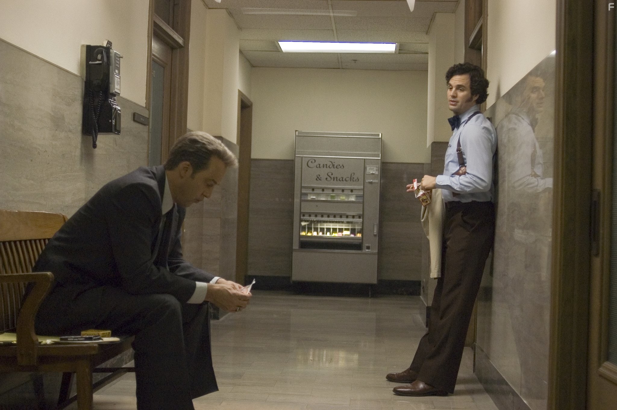 Anthony Edwards and Mark Ruffalo in Зодиак (2007)
