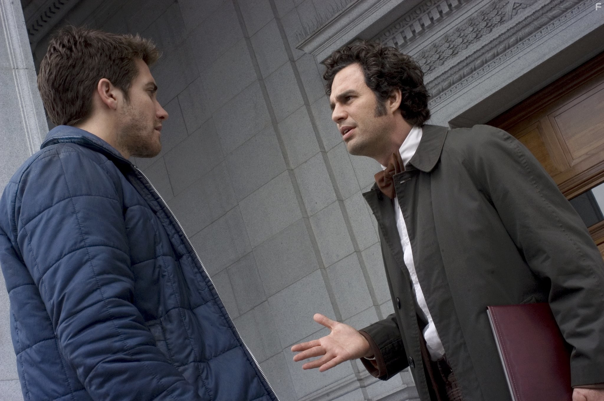 Jake Gyllenhaal and Mark Ruffalo in Зодиак (2007)