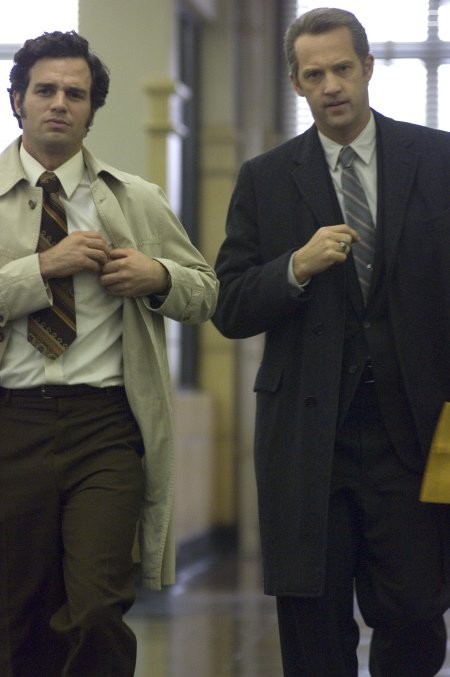 Anthony Edwards and Mark Ruffalo in Зодиак (2007)