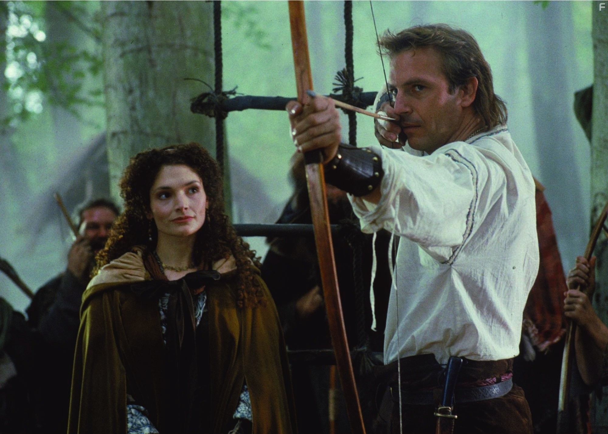Kevin Costner and Mary Elizabeth Mastrantonio in Робин Гуд: Принц воров (1991)