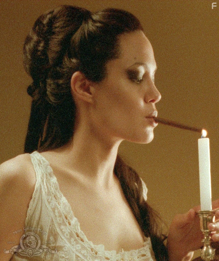 Angelina Jolie in Соблазн (2001)