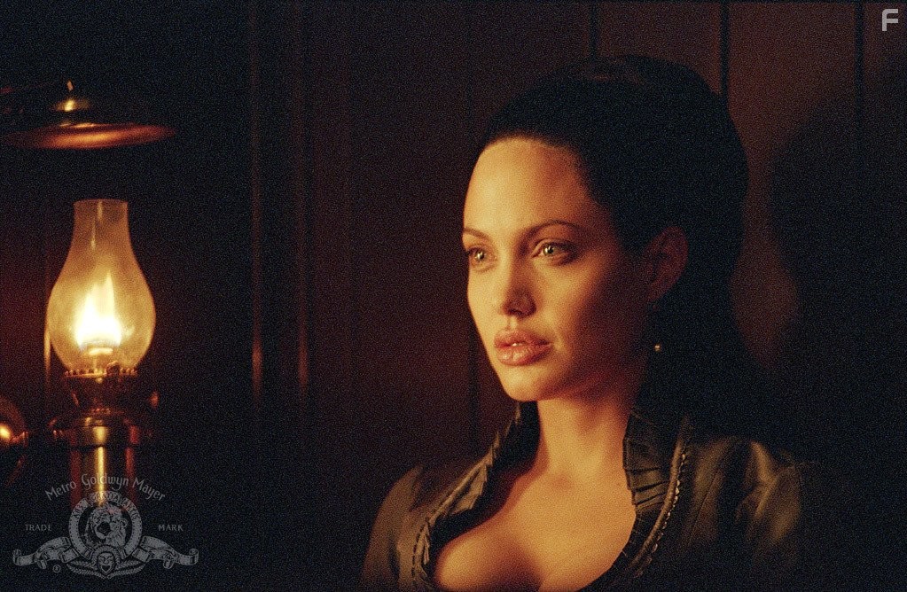Angelina Jolie in Соблазн (2001)