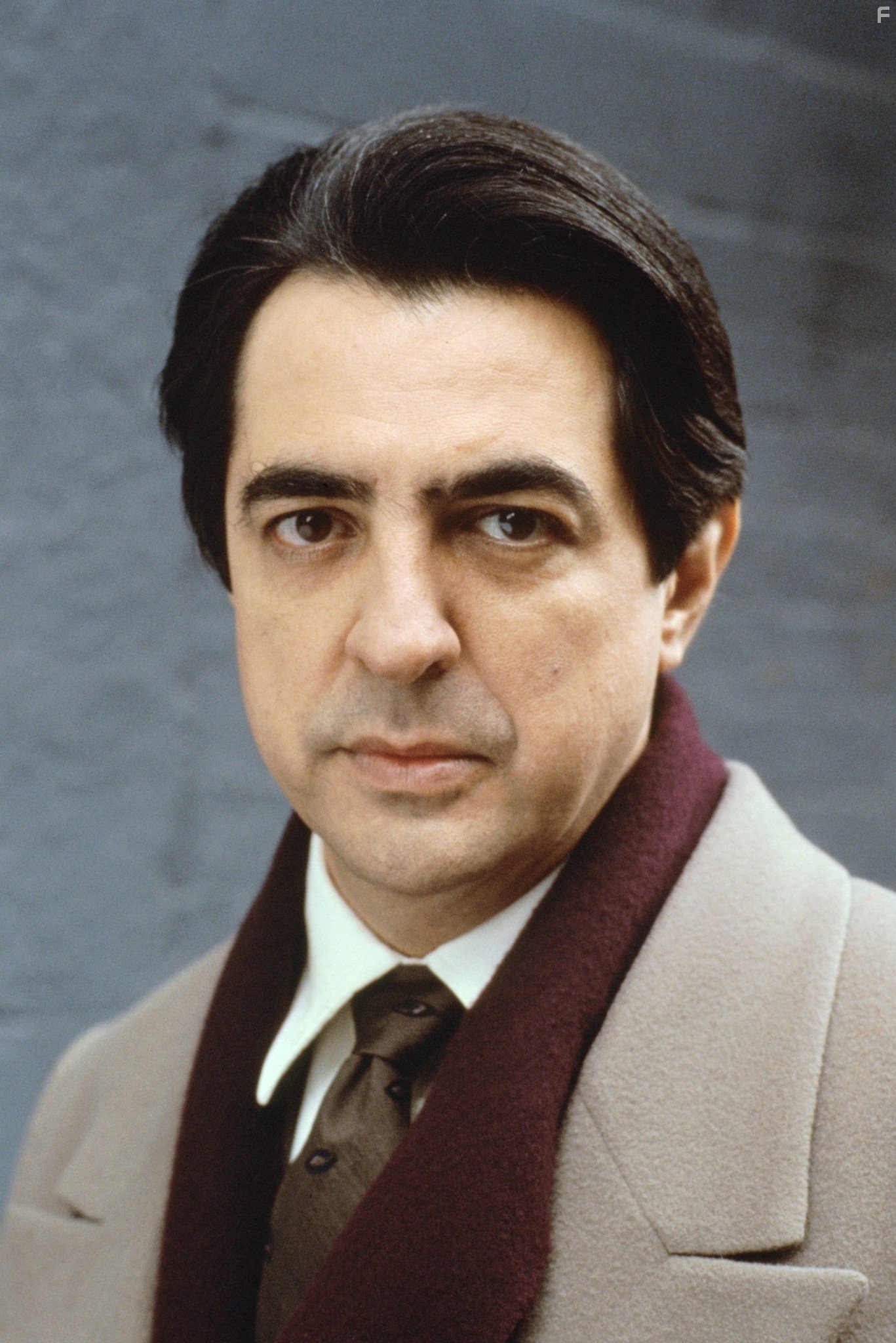 Joe Mantegna in Крёстный отец III (1990)