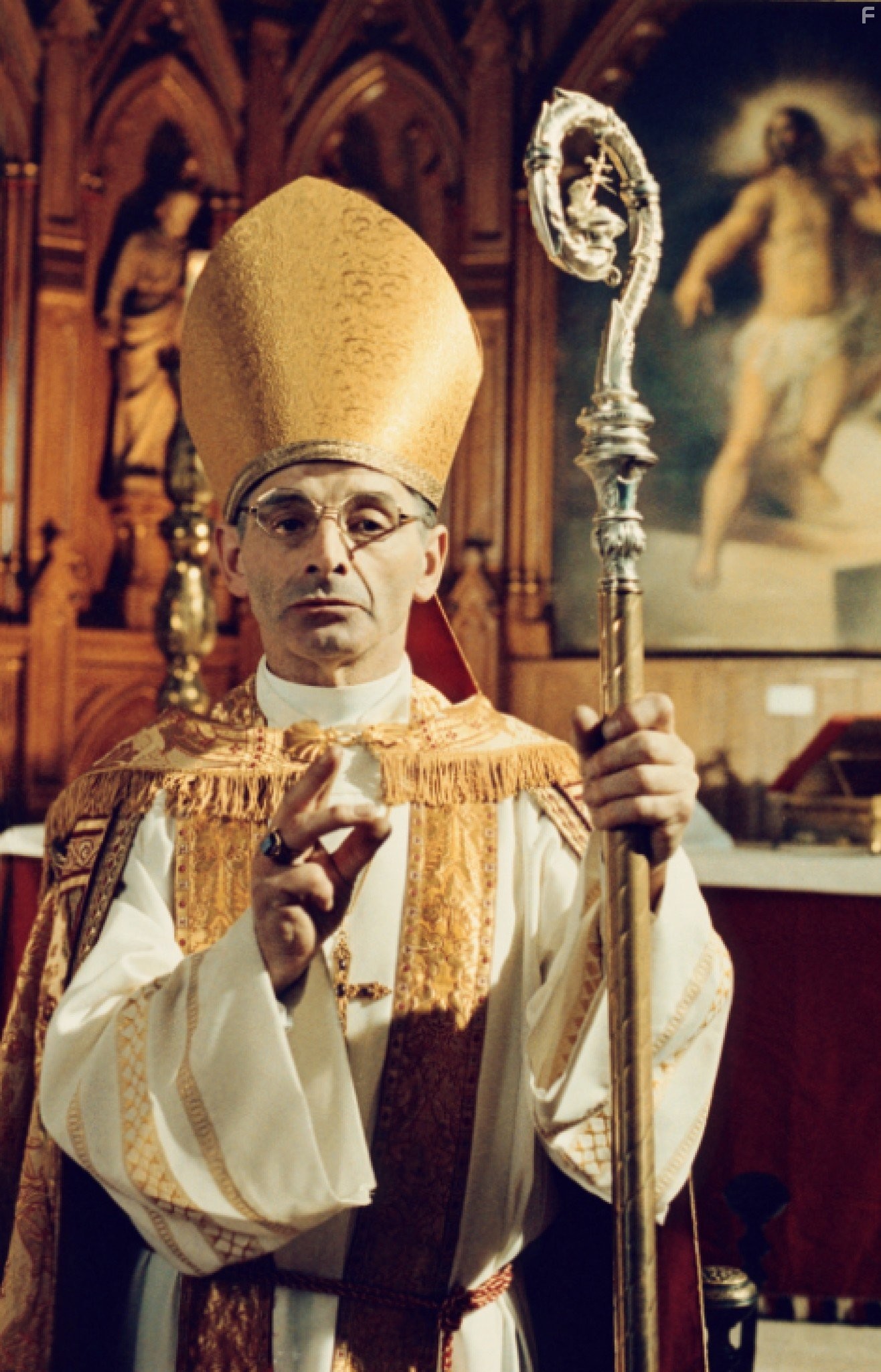 Donal Donnelly in Крёстный отец III (1990)