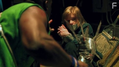 Sahr Ngaujah and Anessa Ramsey in Сигнал (2007)