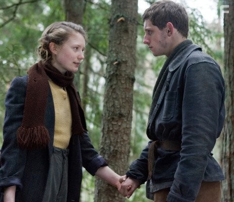 Jamie Bell and Mia Wasikowska in Вызов (2008)