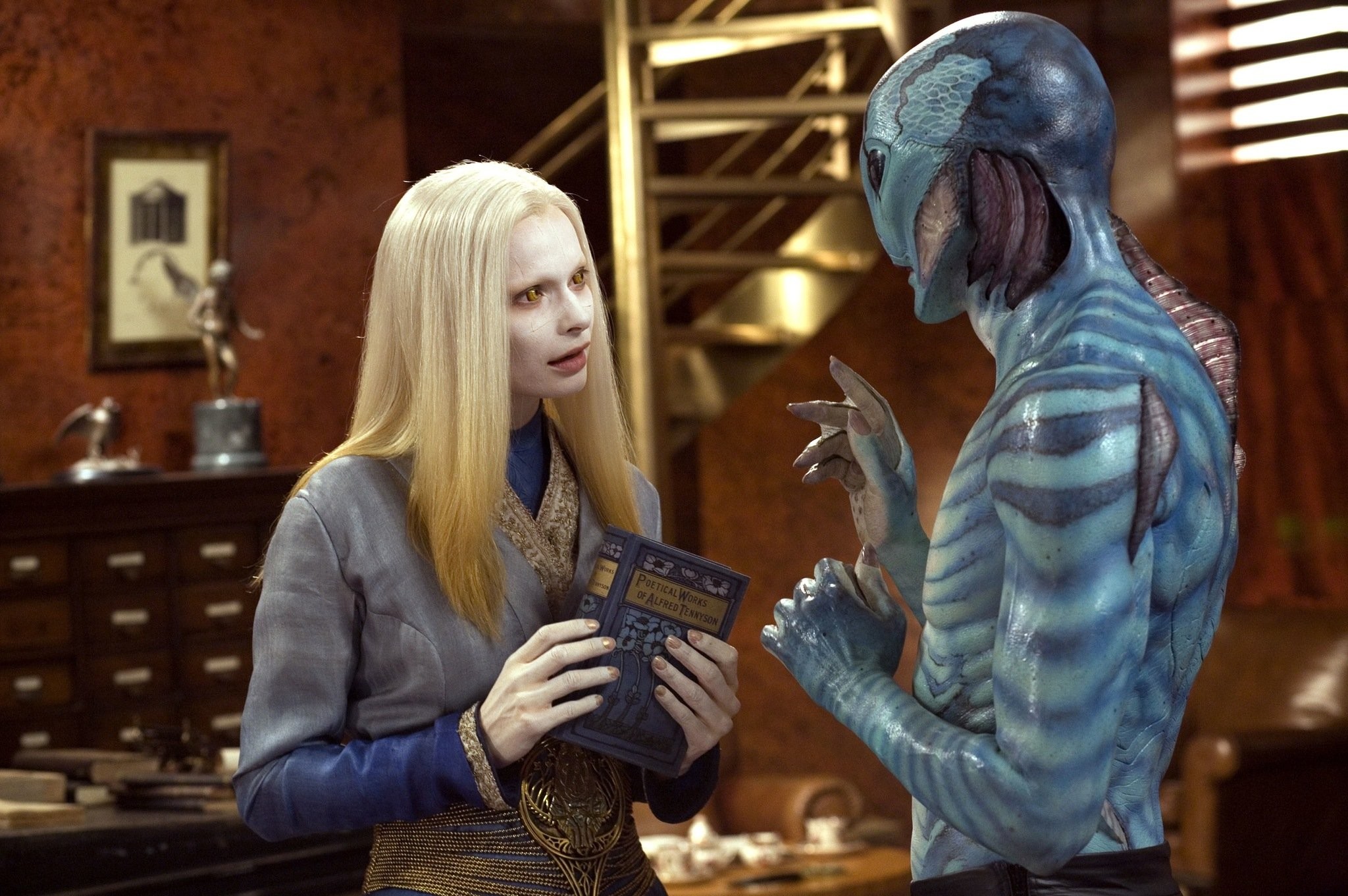 Doug Jones and Anna Walton in Хеллбой II: Золотая армия (2008)