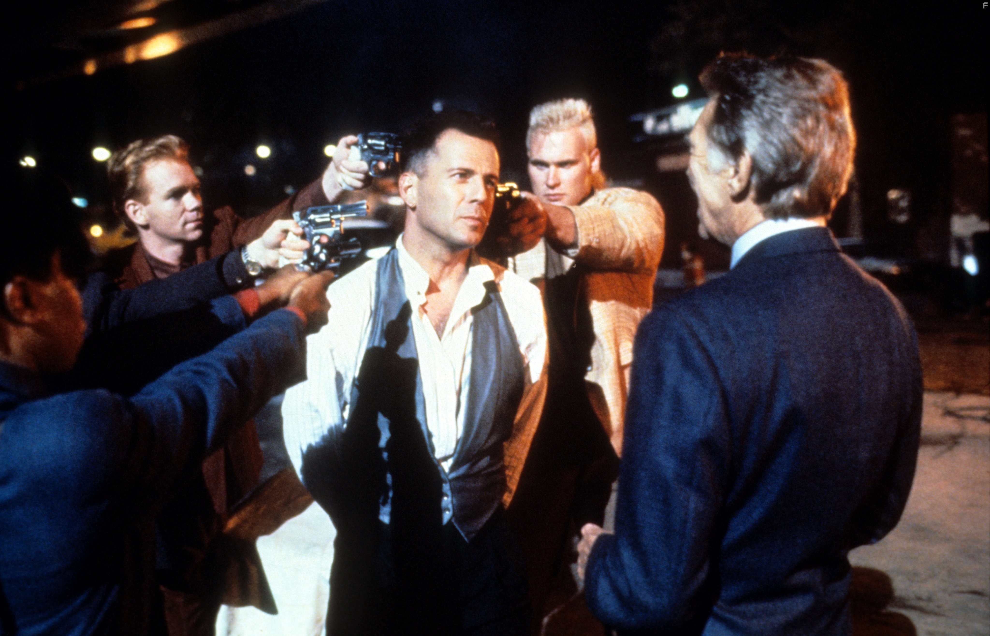 Bruce Willis, David Caruso, James Coburn, Lorraine Toussaint, and Andrew Bryniarski in Гудзонский ястреб (1991)