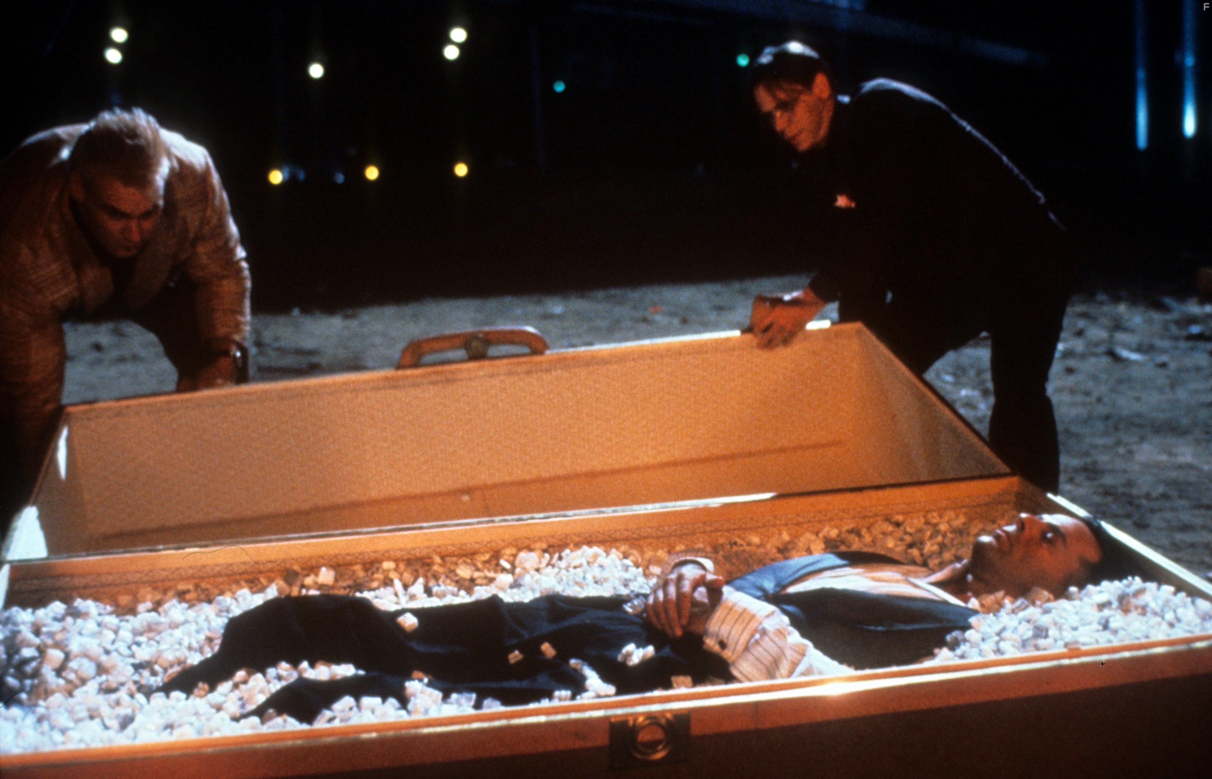 Bruce Willis and Danny Aiello in Гудзонский ястреб (1991)