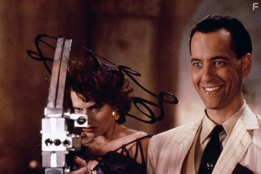 Sandra Bernhard and Richard E. Grant in Гудзонский ястреб (1991)