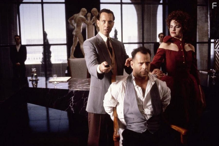 Bruce Willis, Sandra Bernhard, Richard E. Grant, Douglas Brian Martin, and Steven M. Martin in Гудзонский ястреб (1991)