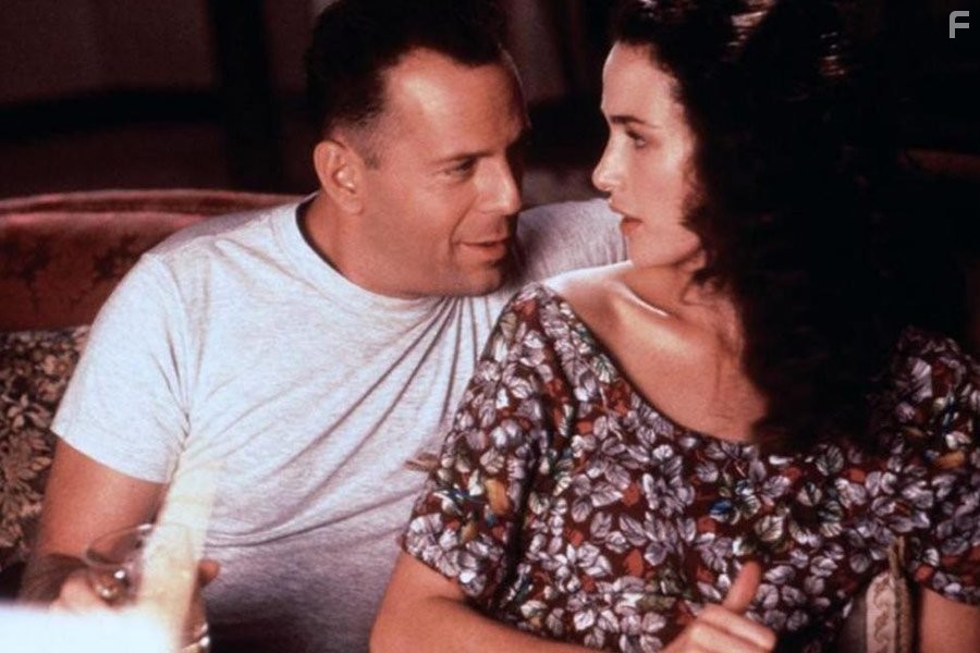Bruce Willis and Andie MacDowell in Гудзонский ястреб (1991)
