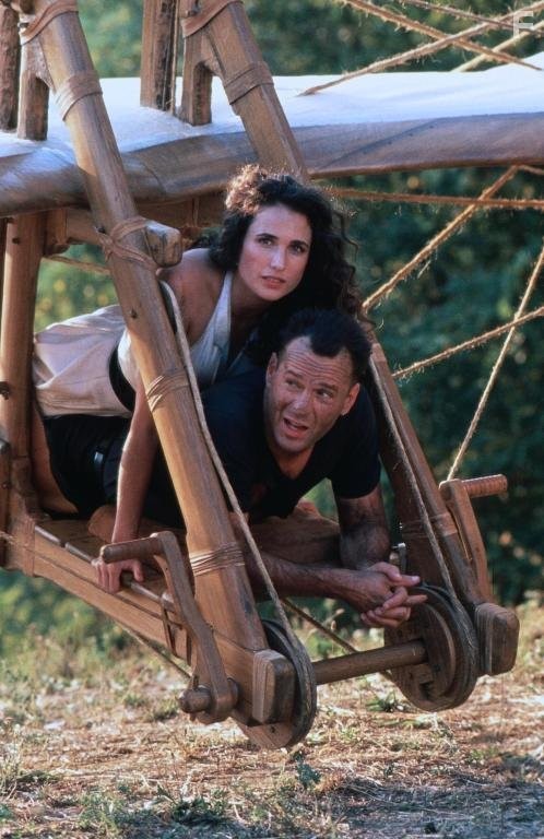 Bruce Willis and Andie MacDowell in Гудзонский ястреб (1991)