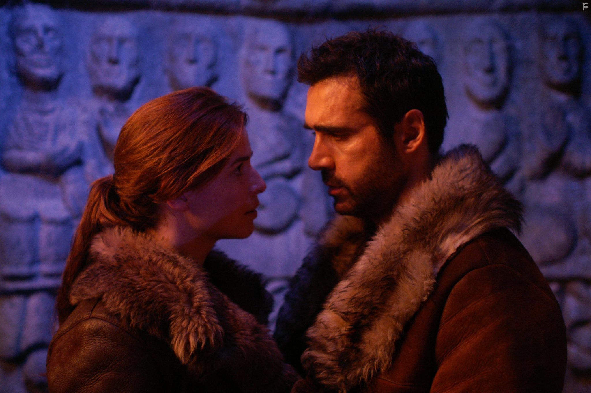Adrian Paul and Thekla Reuten in Горец: Источник (2007)
