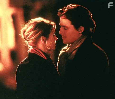 Ren?e Zellweger and Hugh Grant in Дневник Бриджет Джонс (2001)