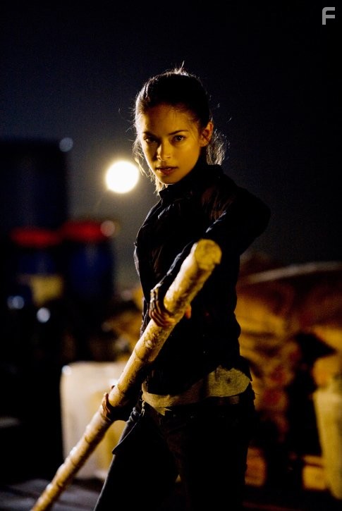 Kristin Kreuk in Уличный боец (2009)