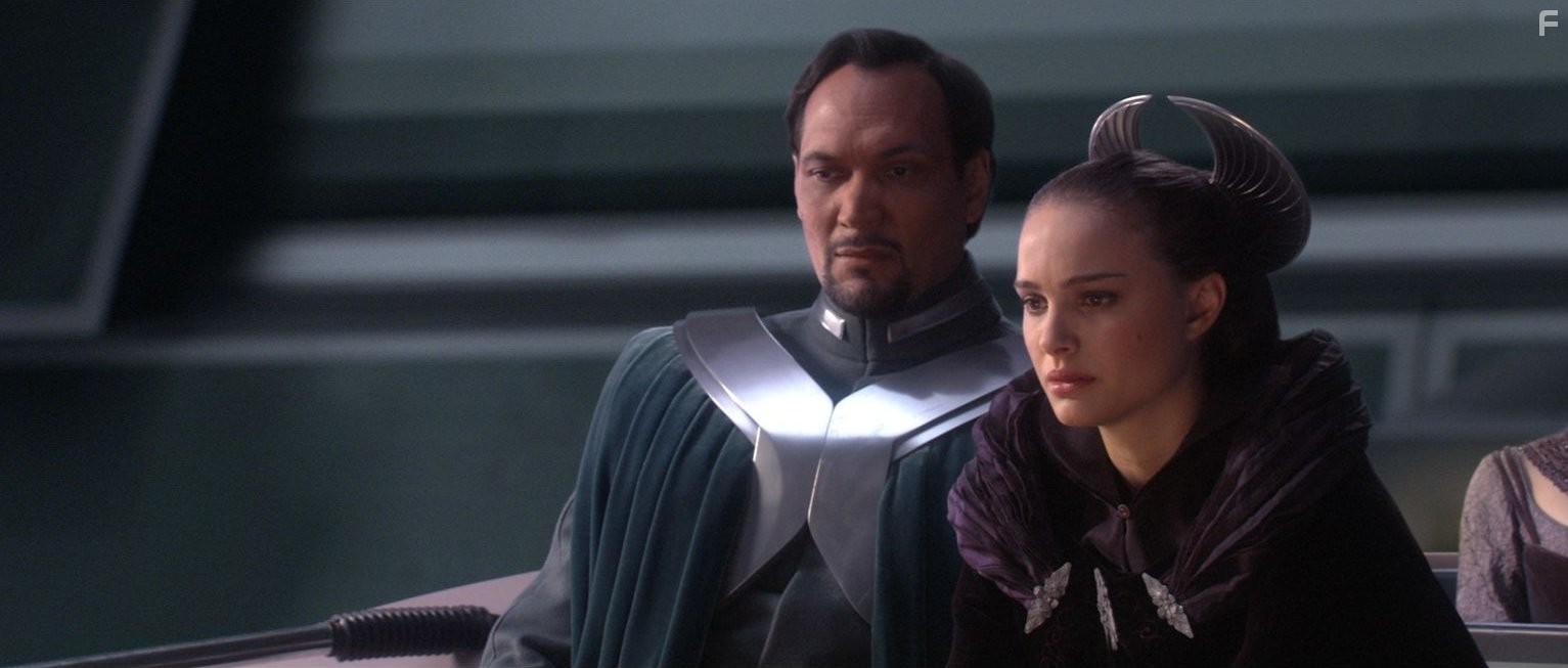 Natalie Portman and Jimmy Smits in Звёздные войны. Эпизод 3: Месть Ситхов (2005)