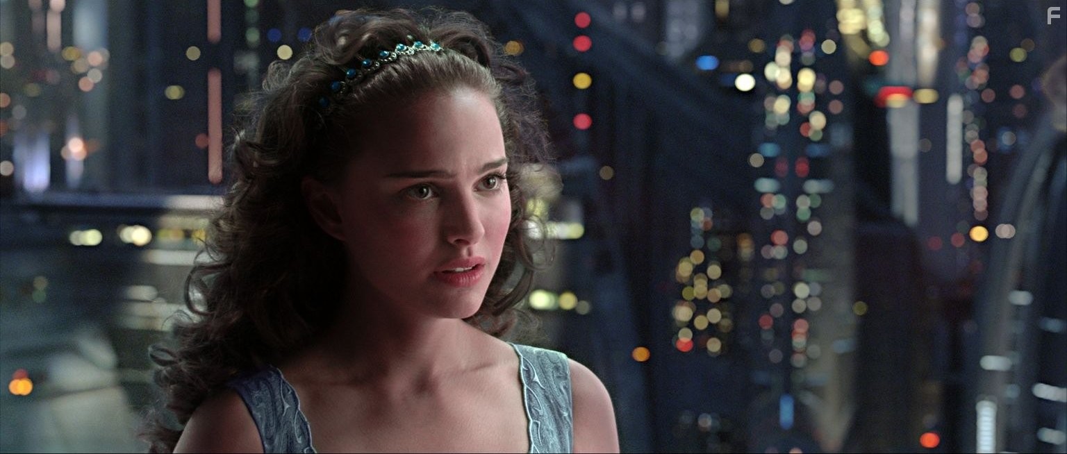Natalie Portman in Звёздные войны. Эпизод 3: Месть Ситхов (2005)
