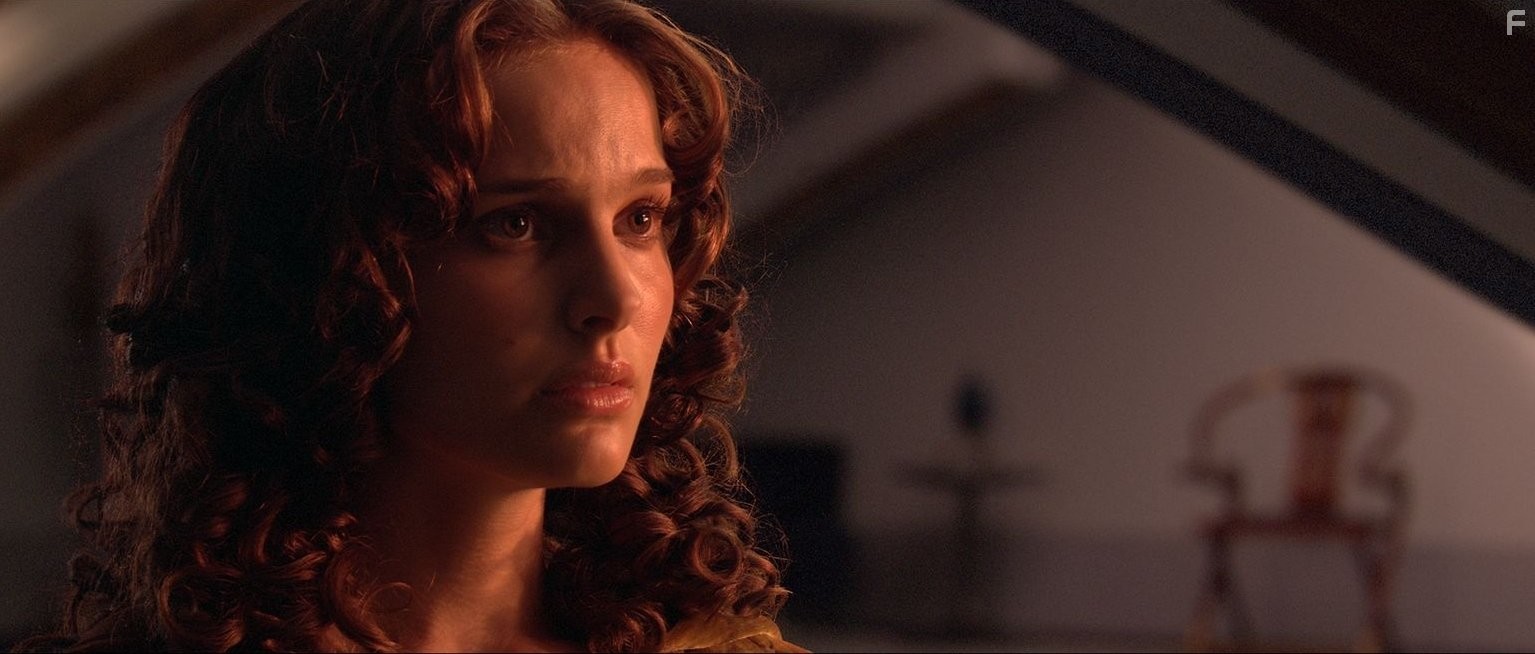 Natalie Portman in Звёздные войны. Эпизод 3: Месть Ситхов (2005)