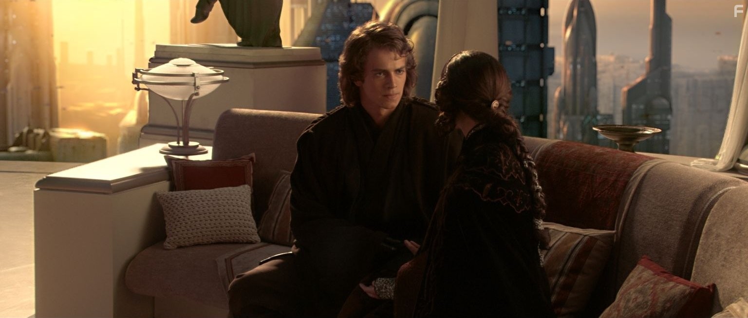 Natalie Portman and Hayden Christensen in Звёздные войны. Эпизод 3: Месть Ситхов (2005)